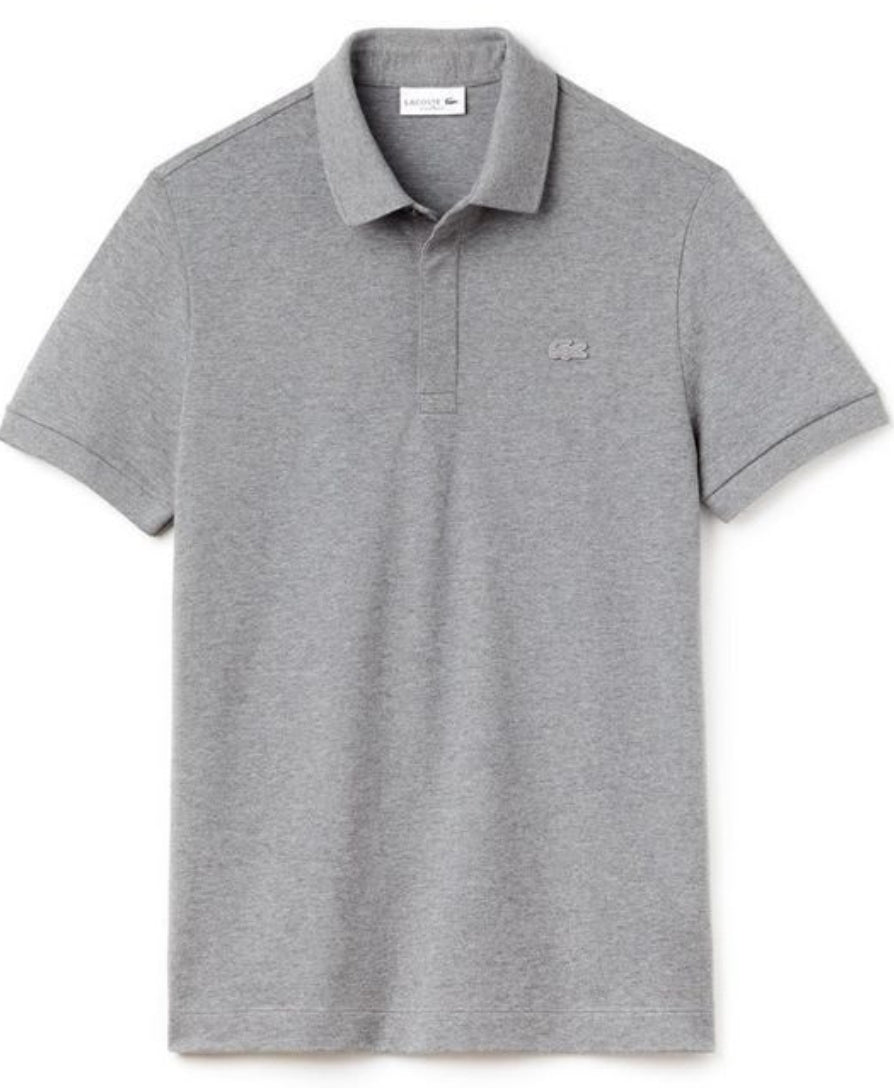 Les polos Lacoste pour homme sont le symbole parfait de l'élégance décontractée, alliant style et confort depuis des générations. Au meilleur prix.
