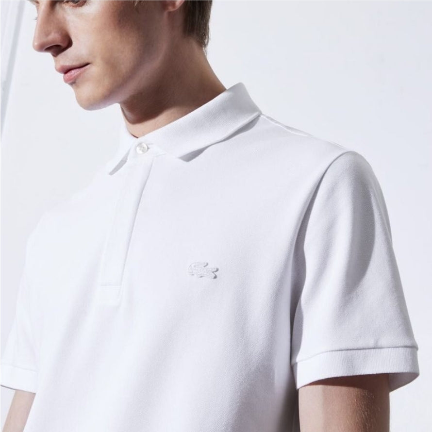 Les polos Lacoste pour homme sont le symbole parfait de l'élégance décontractée, alliant style et confort depuis des générations. Au meilleur prix.