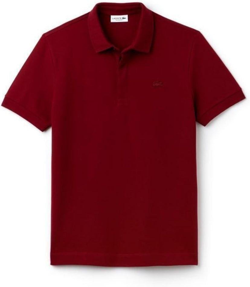 Les polos Lacoste pour homme sont le symbole parfait de l'élégance décontractée, alliant style et confort depuis des générations. Au meilleur prix.