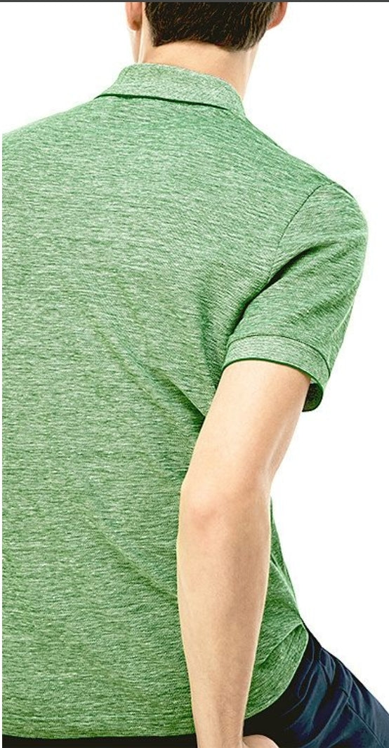 Les polos Lacoste pour homme sont le symbole parfait de l'élégance décontractée, alliant style et confort depuis des générations. Au meilleur prix.