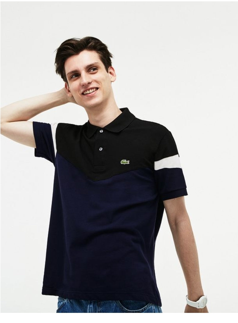Les polos Lacoste pour homme sont le symbole parfait de l'élégance décontractée, alliant style et confort depuis des générations. Au meilleur prix.