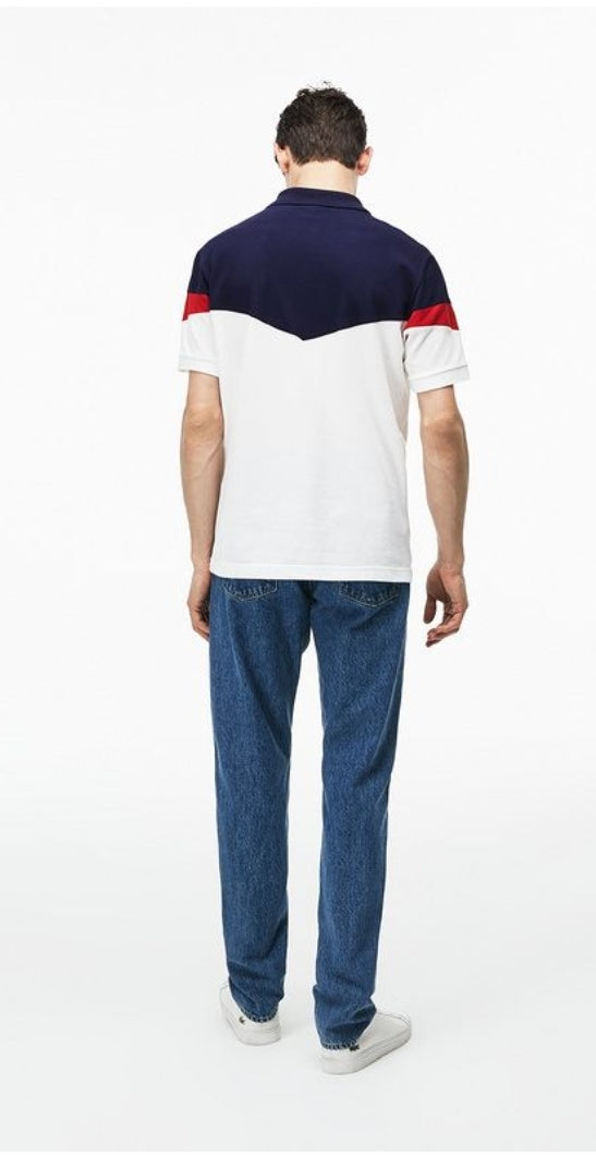 Les polos Lacoste pour homme sont le symbole parfait de l'élégance décontractée, alliant style et confort depuis des générations. Au meilleur prix.