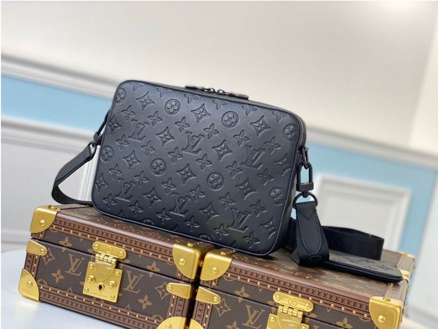 Louis Vuitton Men's Bag