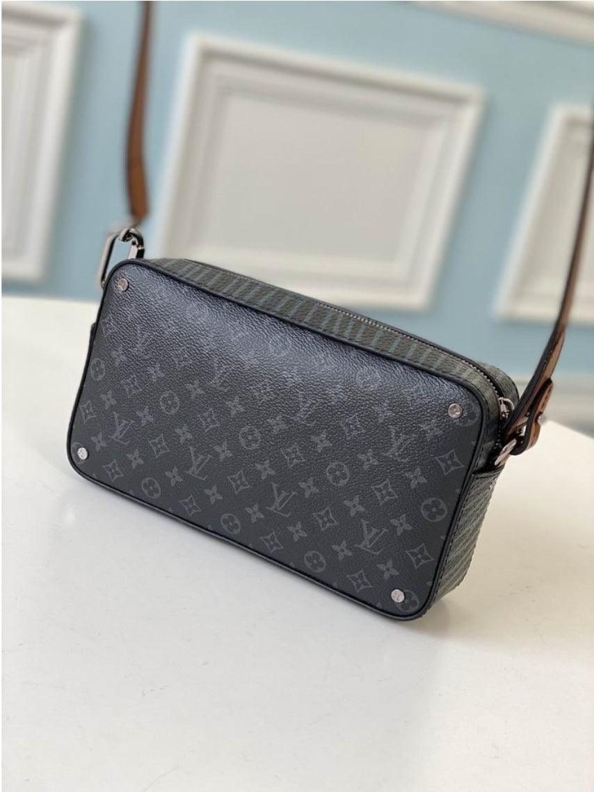 Louis Vuitton Men's Bag