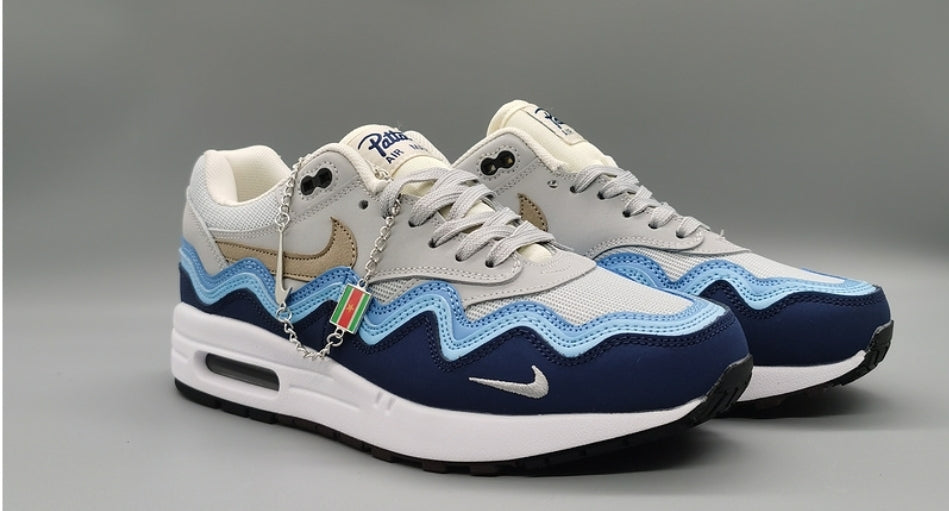 Les baskets Nike Air Max 1 sont iconiques pour leur style emblématique.retro incontournable pas cher. Le moins cher.exceptionnel