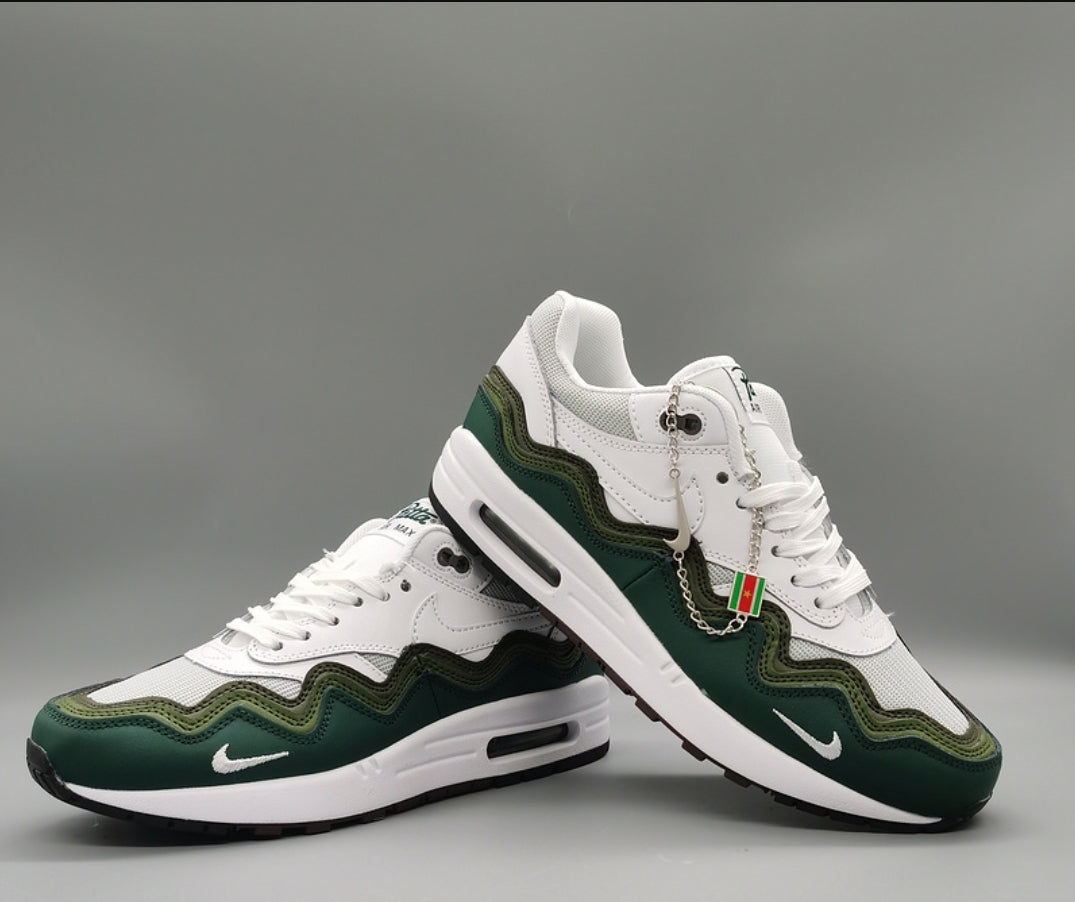 Les baskets Nike Air Max 1 sont iconiques pour leur style emblématique.retro incontournable pas cher. Le moins cher.exceptionnel