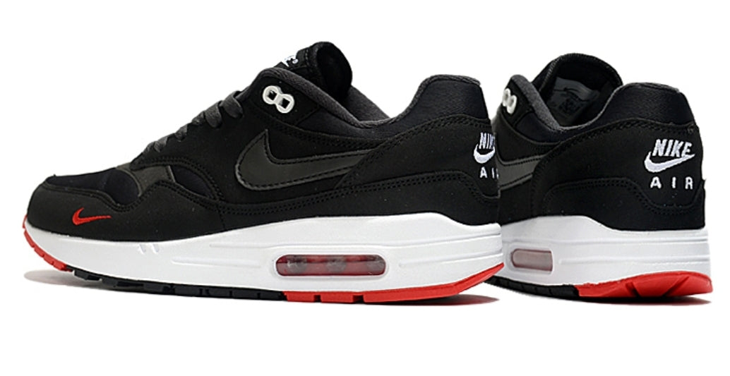 Les baskets Nike Air Max 1 sont iconiques pour leur style emblématique.retro incontournable pas cher. Le moins cher.exceptionnel