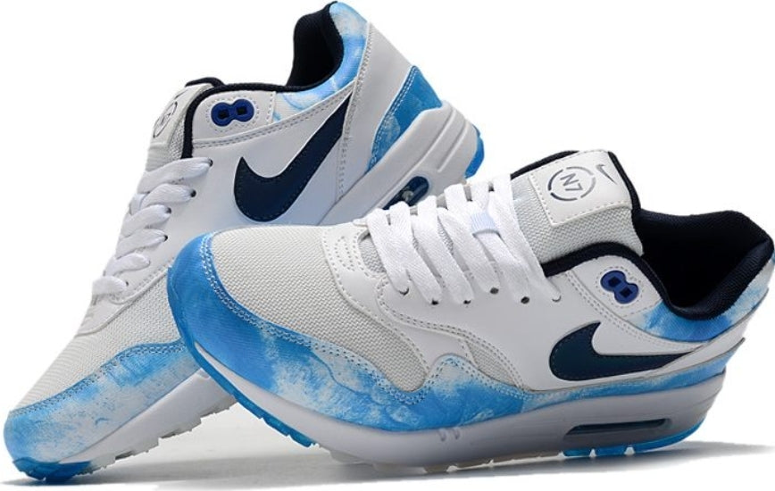 Les baskets Nike Air Max 1 sont iconiques pour leur style emblématique.retro incontournable pas cher. Le moins cher.exceptionnel