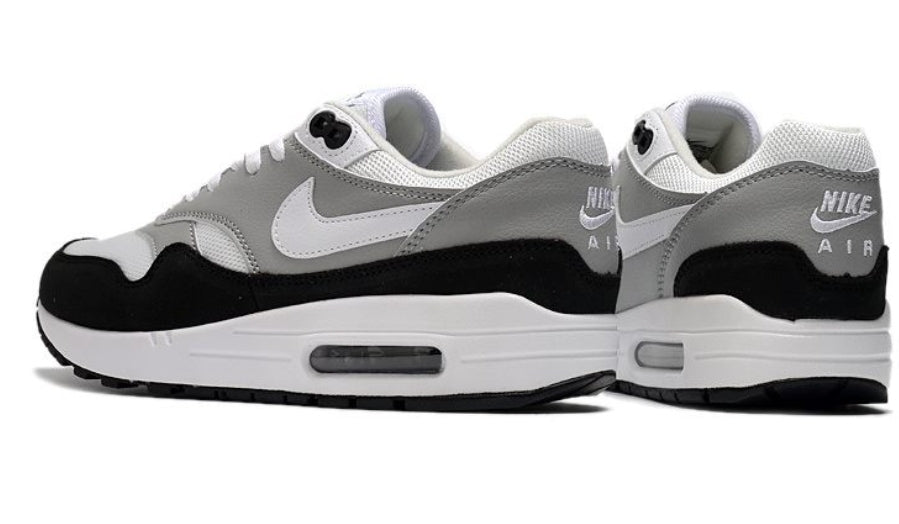Les baskets Nike Air Max 1 sont iconiques pour leur style emblématique.retro incontournable pas cher. Le moins cher.exceptionnel