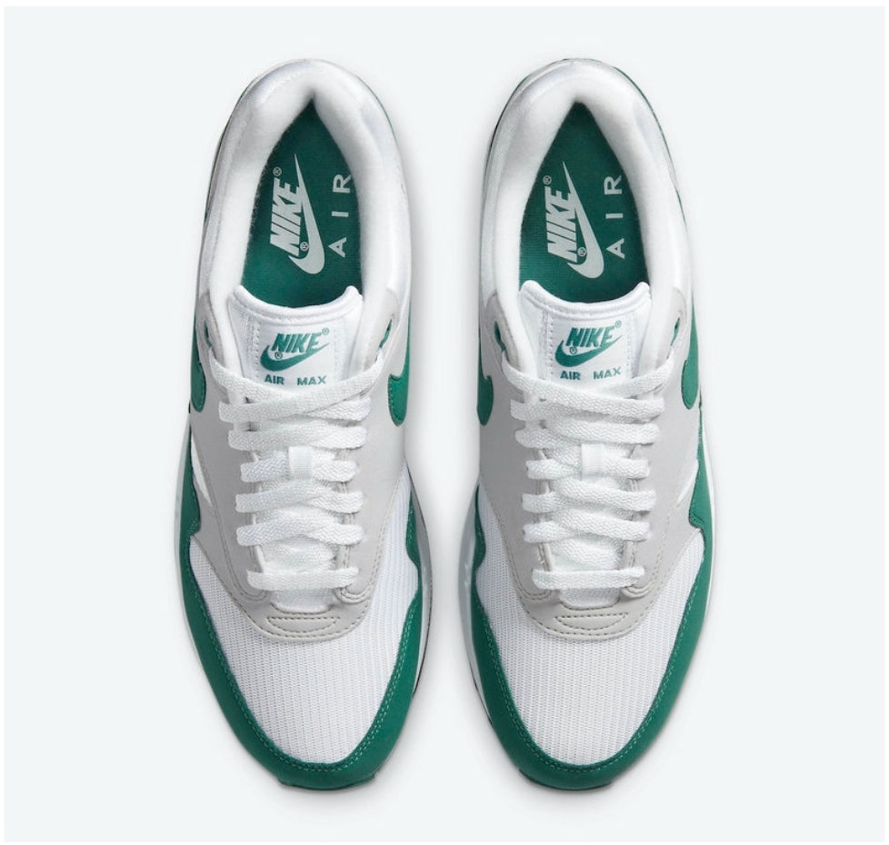 Les baskets Nike Air Max 1 sont iconiques pour leur style emblématique.retro incontournable pas cher. Le moins cher.exceptionnel