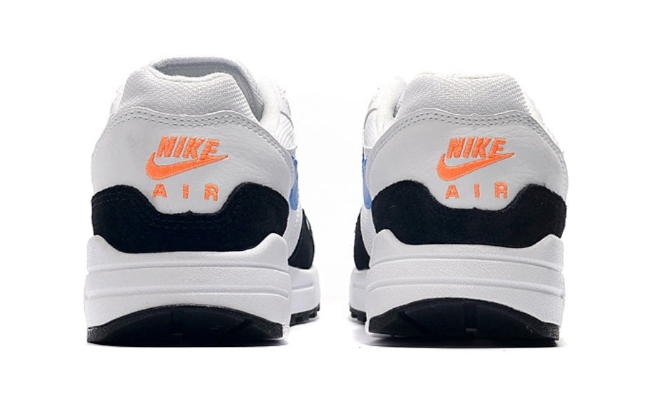 Les baskets Nike Air Max 1 sont iconiques pour leur style emblématique.retro incontournable pas cher. Le moins cher.exceptionnel