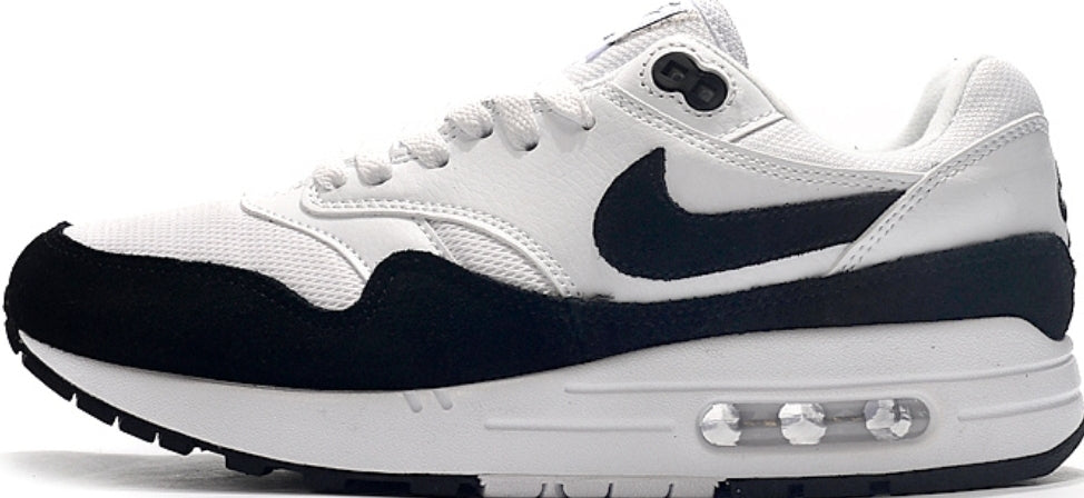 Les baskets Nike Air Max 1 sont iconiques pour leur style emblématique.retro incontournable pas cher. Le moins cher.exceptionnel