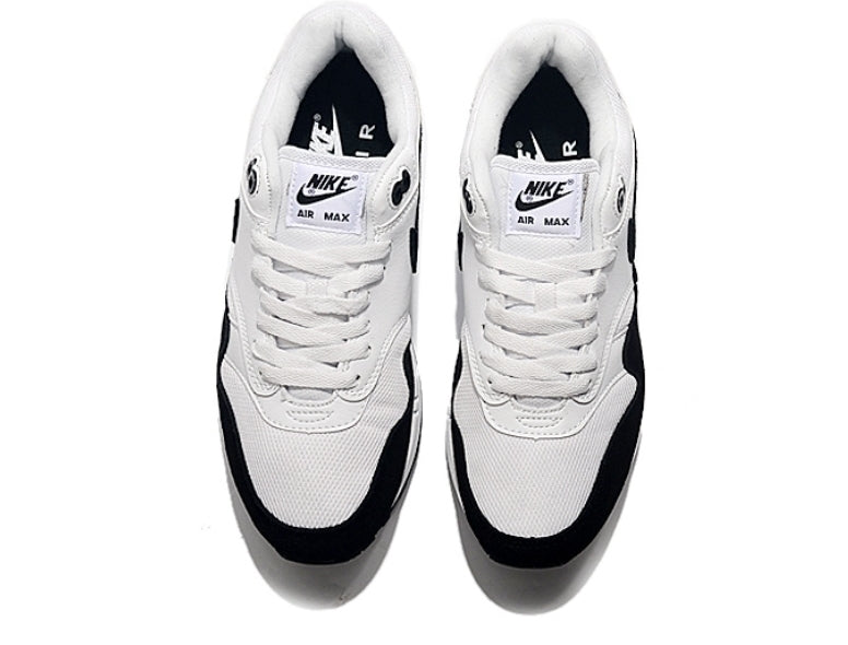 Les baskets Nike Air Max 1 sont iconiques pour leur style emblématique.retro incontournable pas cher. Le moins cher.exceptionnel