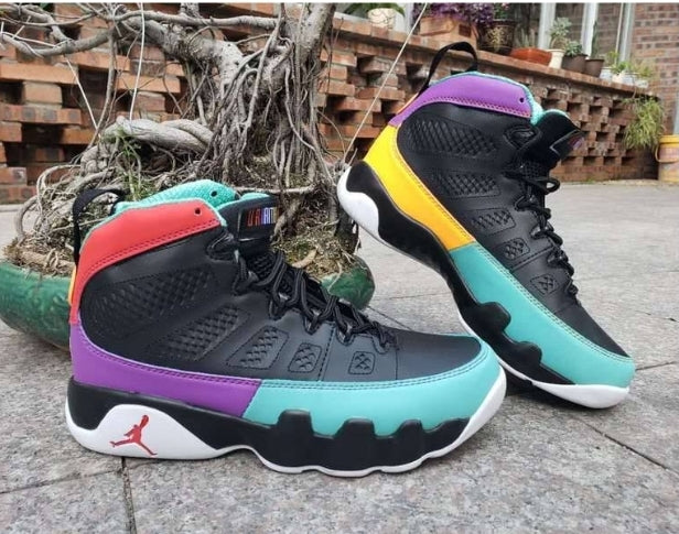 Baskets Air Jordan 9 Femme Elles ont conquis les amateurs de mode grâce à leur esthétique audacieuse et leurs innovations techniques.