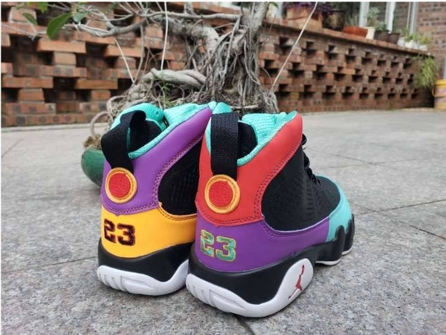 Baskets Air Jordan 9 Femme Elles ont conquis les amateurs de mode grâce à leur esthétique audacieuse et leurs innovations techniques.