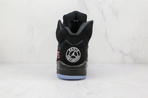Les baskets Air Jordan 5 Retro (GS) "Oreo" Femme permettent de personnaliser votre style tout en bénéficiant d’un confort supérieur.