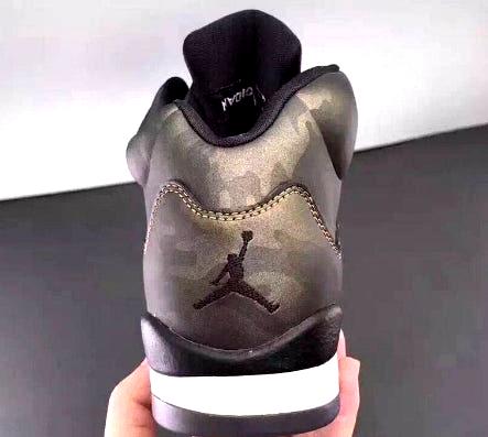 Les baskets Air Jordan 5 Retro (GS) "Oreo" Femme permettent de personnaliser votre style tout en bénéficiant d’un confort supérieur.