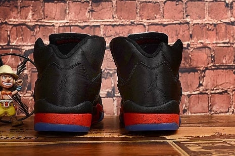 Les baskets Air Jordan 5 Retro (GS) "Oreo" Femme permettent de personnaliser votre style tout en bénéficiant d’un confort supérieur.