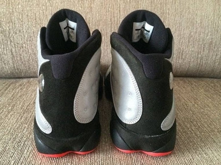 Les  baskets  Air Jordan 13 "Love & Respect" (Black and White) Femme permettent de personnaliser votre style tout en bénéficiant d’un confort supérieur.