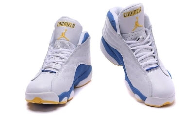 Les  baskets  Air Jordan 13 "Love & Respect" (Black and White) Femme permettent de personnaliser votre style tout en bénéficiant d’un confort supérieur.