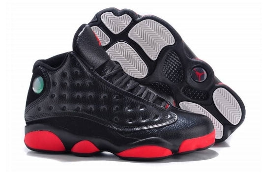 Les  baskets  Air Jordan 13 "Love & Respect" (Black and White) Femme permettent de personnaliser votre style tout en bénéficiant d’un confort supérieur.