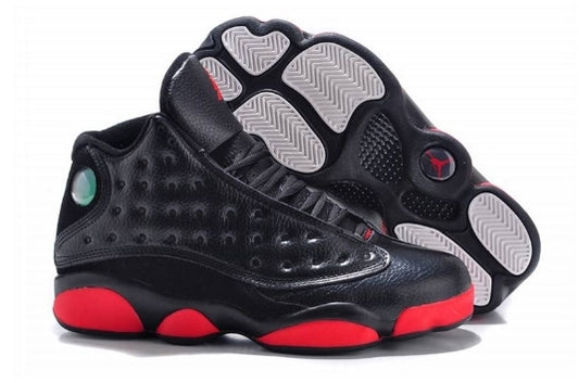 Les  baskets  Air Jordan 13 "Love & Respect" (Black and White) Femme permettent de personnaliser votre style tout en bénéficiant d’un confort supérieur.