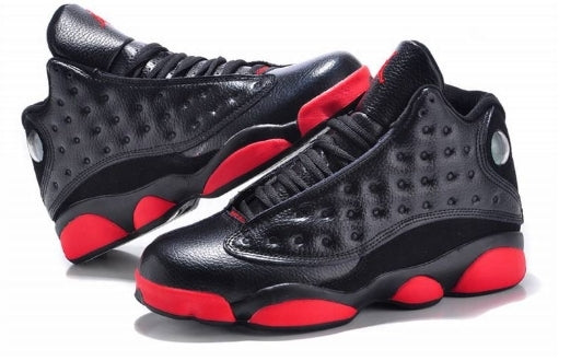 Les  baskets  Air Jordan 13 "Love & Respect" (Black and White) Femme permettent de personnaliser votre style tout en bénéficiant d’un confort supérieur.