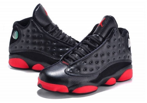 Les  baskets  Air Jordan 13 "Love & Respect" (Black and White) Femme permettent de personnaliser votre style tout en bénéficiant d’un confort supérieur.