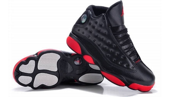 Les  baskets  Air Jordan 13 "Love & Respect" (Black and White) Femme permettent de personnaliser votre style tout en bénéficiant d’un confort supérieur.