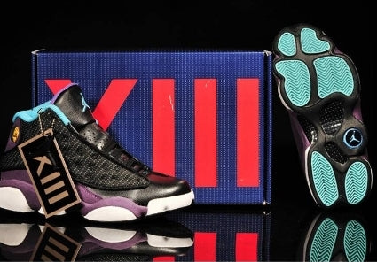 Les  baskets  Air Jordan 13 "Love & Respect" (Black and White) Femme permettent de personnaliser votre style tout en bénéficiant d’un confort supérieur.