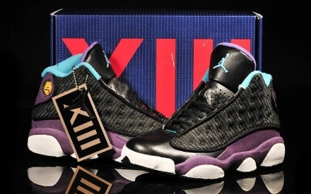 Les  baskets  Air Jordan 13 "Love & Respect" (Black and White) Femme permettent de personnaliser votre style tout en bénéficiant d’un confort supérieur.