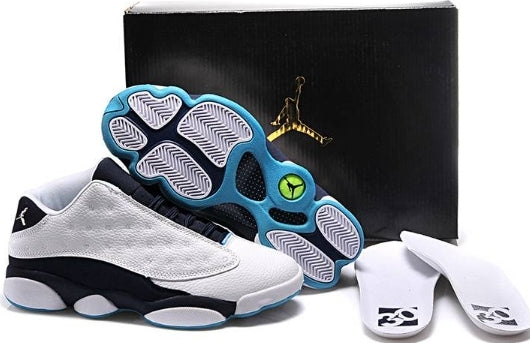 Les  baskets  Air Jordan 13 "Love & Respect" (Black and White) Femme permettent de personnaliser votre style tout en bénéficiant d’un confort supérieur.