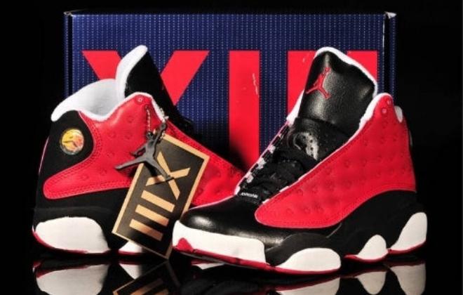 Les  baskets  Air Jordan 13 "Love & Respect" (Black and White) Femme permettent de personnaliser votre style tout en bénéficiant d’un confort supérieur.