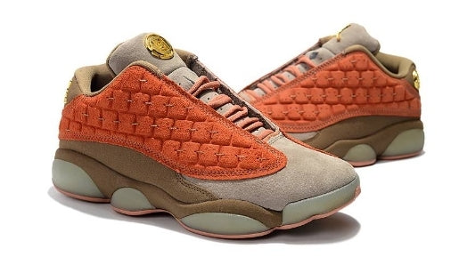 Les  baskets  Air Jordan 13 "Love & Respect" (Black and White) Femme permettent de personnaliser votre style tout en bénéficiant d’un confort supérieur.