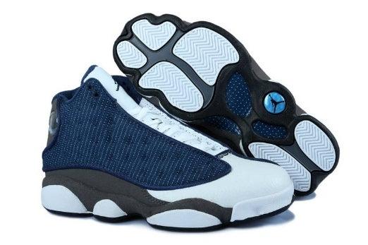 Les  baskets  Air Jordan 13 "Love & Respect" (Black and White) Femme permettent de personnaliser votre style tout en bénéficiant d’un confort supérieur.