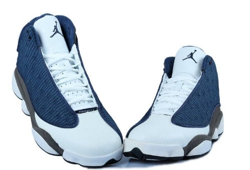 Les  baskets  Air Jordan 13 "Love & Respect" (Black and White) Femme permettent de personnaliser votre style tout en bénéficiant d’un confort supérieur.