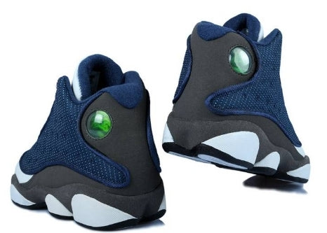 Les  baskets  Air Jordan 13 "Love & Respect" (Black and White) Femme permettent de personnaliser votre style tout en bénéficiant d’un confort supérieur.