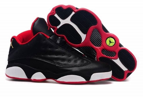 Les  baskets  Air Jordan 13 "Love & Respect" (Black and White) Femme permettent de personnaliser votre style tout en bénéficiant d’un confort supérieur.