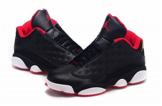 Les  baskets  Air Jordan 13 "Love & Respect" (Black and White) Femme permettent de personnaliser votre style tout en bénéficiant d’un confort supérieur.