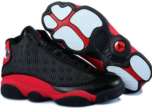 Les  baskets  Air Jordan 13 "Love & Respect" (Black and White) Femme permettent de personnaliser votre style tout en bénéficiant d’un confort supérieur.
