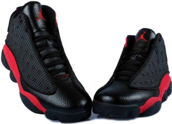 Les  baskets  Air Jordan 13 "Love & Respect" (Black and White) Femme permettent de personnaliser votre style tout en bénéficiant d’un confort supérieur.