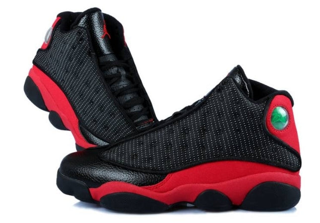 Les  baskets  Air Jordan 13 "Love & Respect" (Black and White) Femme permettent de personnaliser votre style tout en bénéficiant d’un confort supérieur.