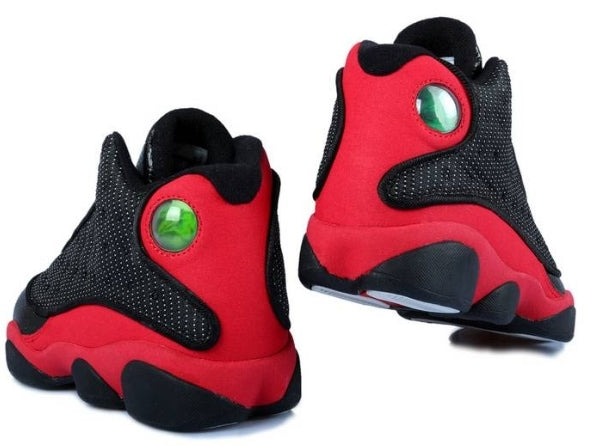 Les  baskets  Air Jordan 13 "Love & Respect" (Black and White) Femme permettent de personnaliser votre style tout en bénéficiant d’un confort supérieur.