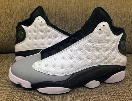 Les  baskets  Air Jordan 13 "Love & Respect" (Black and White) Femme permettent de personnaliser votre style tout en bénéficiant d’un confort supérieur.