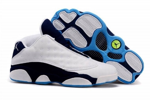 Les  baskets  Air Jordan 13 "Love & Respect" (Black and White) Femme permettent de personnaliser votre style tout en bénéficiant d’un confort supérieur.