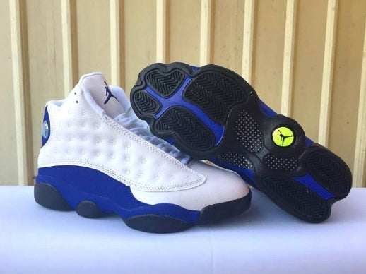 Les  baskets  Air Jordan 13 "Love & Respect" (Black and White) Femme permettent de personnaliser votre style tout en bénéficiant d’un confort supérieur.