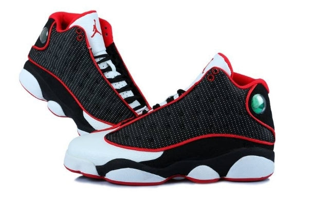 Les  baskets  Air Jordan 13 "Love & Respect" (Black and White) Femme permettent de personnaliser votre style tout en bénéficiant d’un confort supérieur.