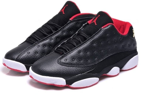 Les  baskets  Air Jordan 13 "Love & Respect" (Black and White) Femme permettent de personnaliser votre style tout en bénéficiant d’un confort supérieur.