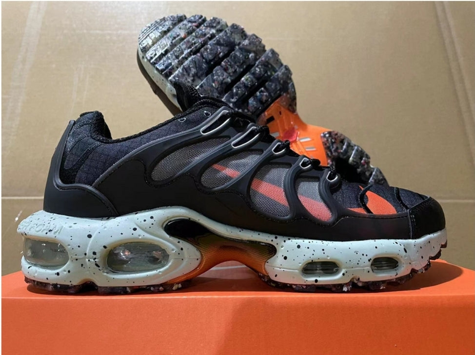Les baskets Nike TN Air Max Terrascape Plus offrent un style polyvalent et une performance robuste.
design distinctif.pas cher. Le moins cher.