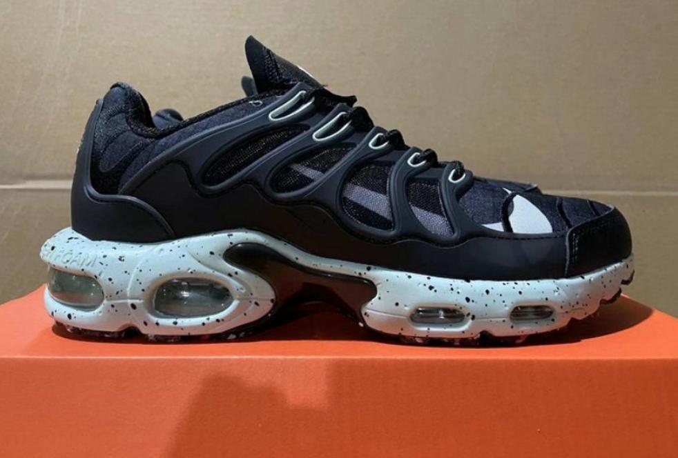 Les baskets Nike TN Air Max Terrascape Plus offrent un style polyvalent et une performance robuste.
 design distinctif.pas cher. Le moins cher.